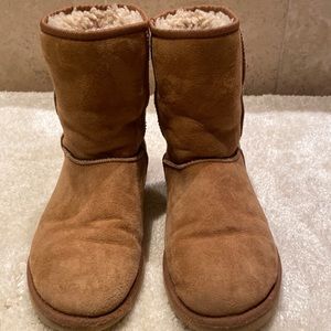 UGG Classic Short winter boot